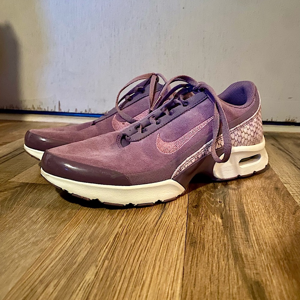 Nike Air Max Jewel Sneakers